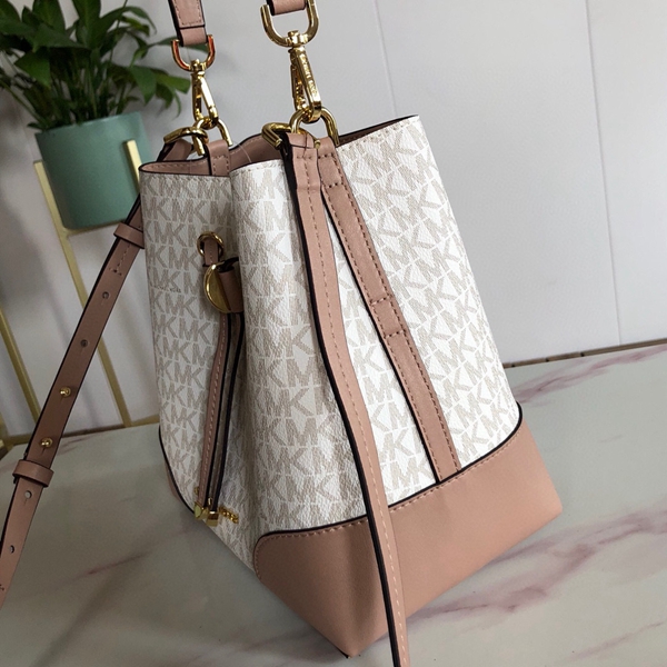 マイケルコースバッグ角部分ディテール